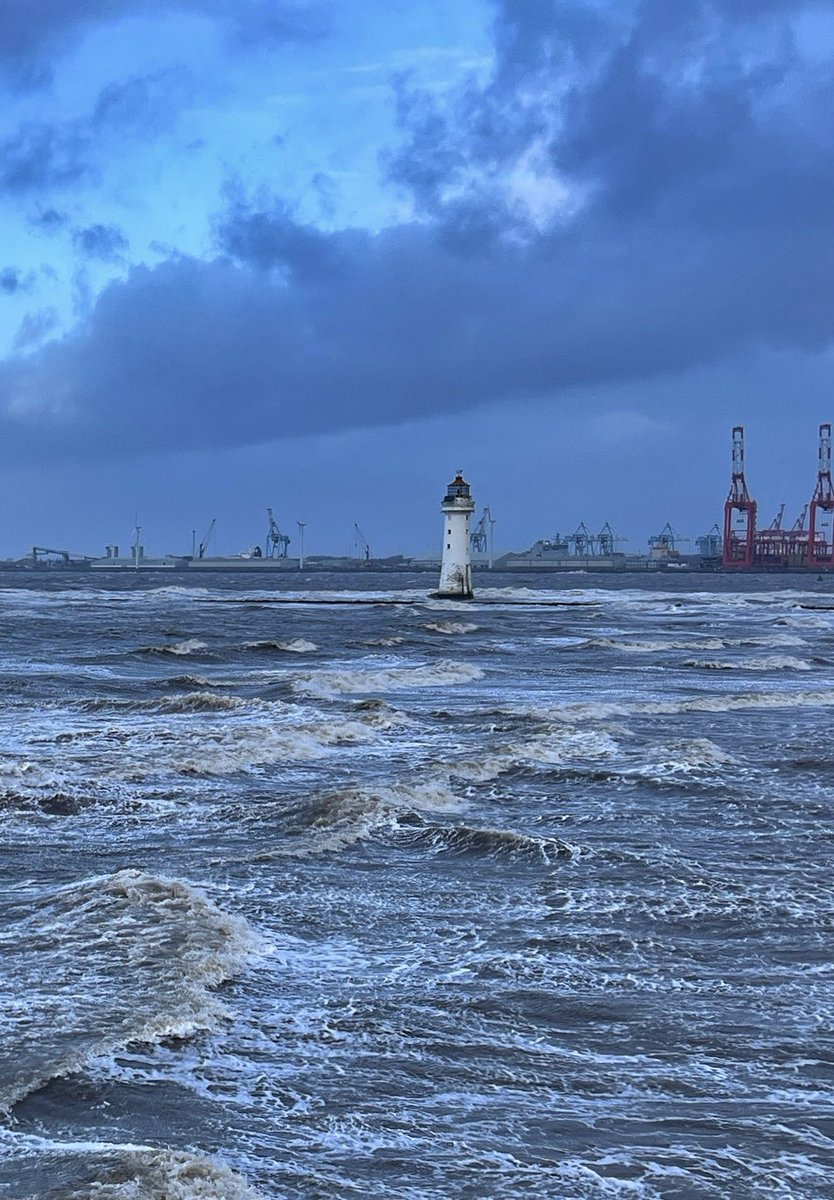 Tiz the perfect backdrop here in New Brighton for Giles’ rendition of the Lighthouse Keepers Christmas ! How the stormy winds they do blow while the sea rages round !! 🤪 #xmas #MaddyPrior #Carols