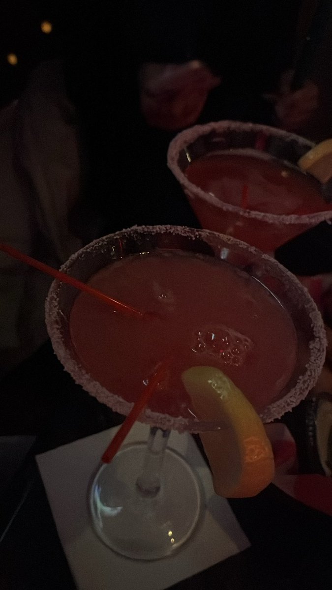 laylamilan_'s tweet image. No exaggeration.. when I got off, this was the BEST strawberry lemon drop of my life!!! Istg. #neededdat