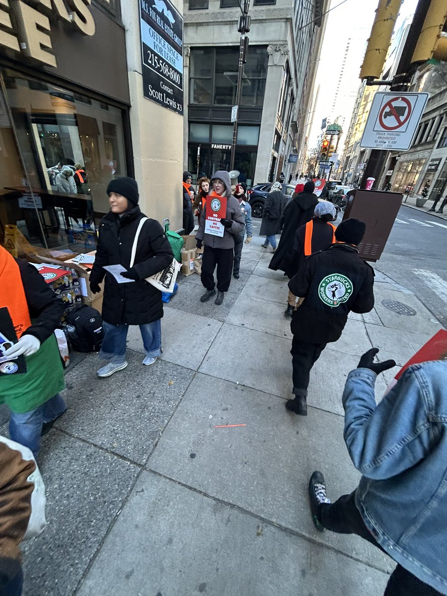 On the picket line with <a href="/PJBWU/">Philly Workers United</a> workers this morning! 

Solidarity with the striking Starbucks workers! #NoContractNoCoffee