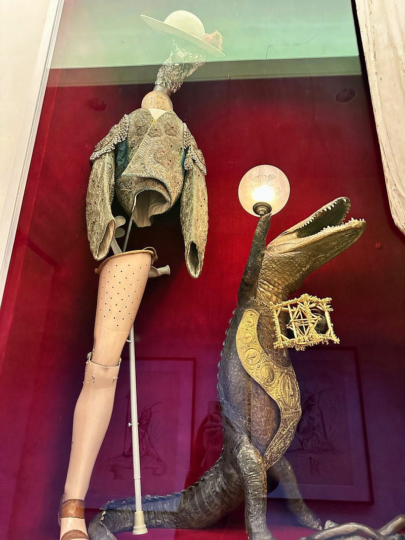 Jet7One's tweet photo. #Dali built #DalíTheatreMuseum on the ruins of the town’s former Municipal #Theatre which was destroyed during the #Spanish Civil War. The location was perfect since Dalí considered himself a theatrical #artist and the theatre’s lobby is where he hosted his first ever #exhibition https://t.co/OeYkQ3ISNj