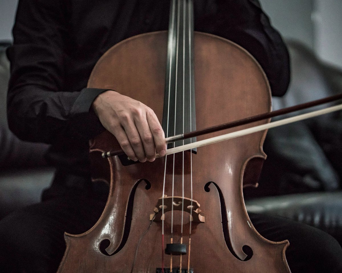 DT2ComicsChat's tweet photo. #RandomThoughts🤔 
#MovieRule📽️ 
#TVRule📺

See, when you hear cellos? Especially by themselves?

Ominous things are coming. https://t.co/V1KZJi32ds