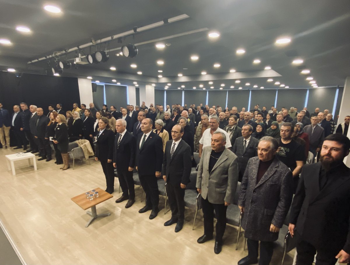 korayaydintr's tweet photo. 📍İzmir

Cumhuriyet ve demokrasi değerlerinin kalesi güzel #İzmir’de yürekleri Türkiye sevgisiyle atan kıymetli vatandaşlarımızla bir araya geldik. İzmir’de daha önce gerçekleştirdiğimiz ilk toplantımıza katılamayan vatandaşlarımızın yer aldığı bu programda, ülkemizin içinde bulunduğu durum ve yürüttüğümüz çalışmalar hakkında bilgi verdik. Değerlendirmeler yaptık. Siyasi kurumların kaybettiği güvene karşı; sivil, milli ve kararlı bir hareketle milletin sesi olmaya yönelik yürüyüşümüze İzmirlilerin desteği çok kıymetlidir. Katılımları, sohbetleri ve misafirperverlikleri için İzmirli dostlarımıza çok teşekkür ediyorum.