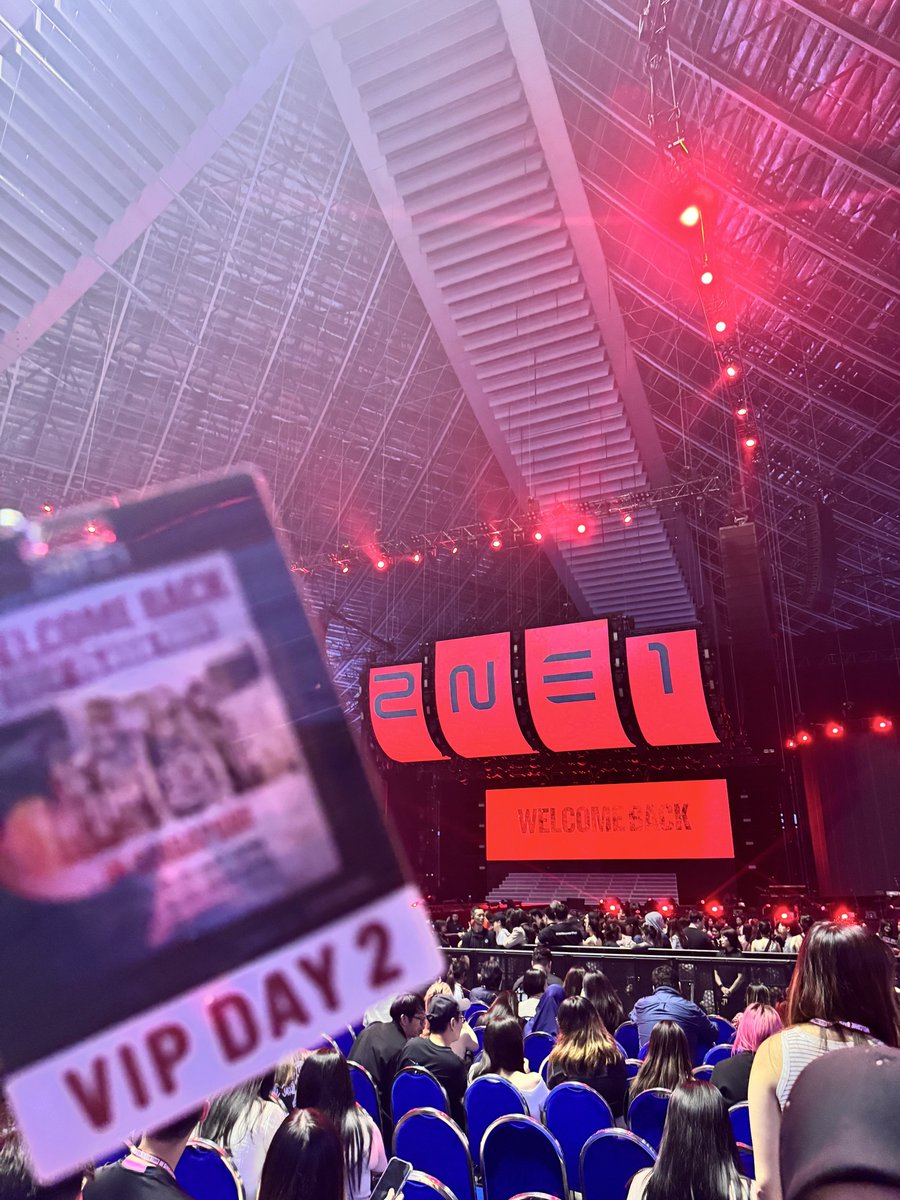 khalida_khalid's tweet photo. Thanks for purchasing my tickets @cherrieyeols.. 
I really enjoyed the show. 
#2NE1inSG 
#2NE1inSG 
#2NE1inSG https://t.co/SLON72hKjs