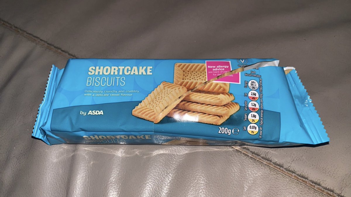 HARR150NJ's tweet photo. @asda  How can these be called Shortcakes when they taste like a Hobnob?🤣 Nothing like a Shortcake… https://t.co/WqztARqztV
