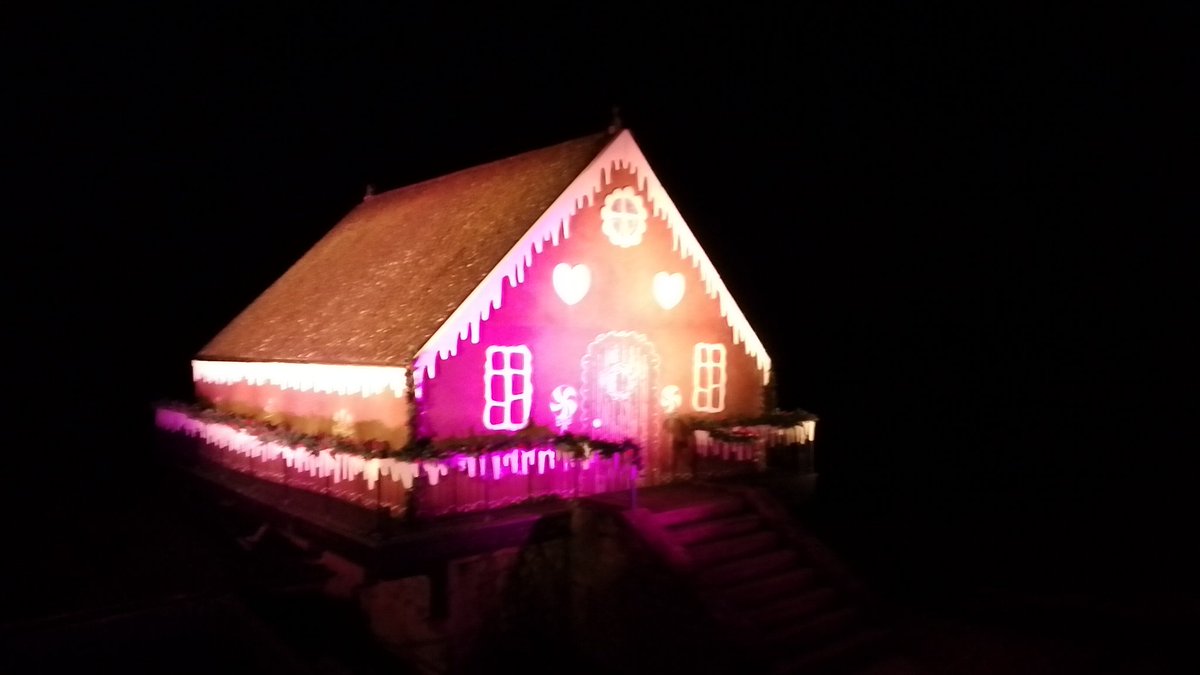 PhilsPlot's tweet photo. Life size gingerbread house 🤭 #alphabetchallenge #weekYforYummy #christmasatblenheim2024 https://t.co/ABfGAgwokD