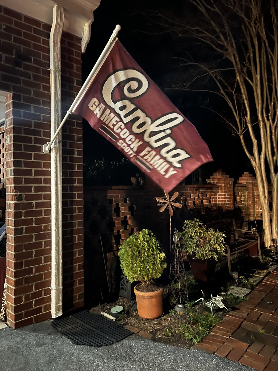 KneeDeepinSC's tweet photo. @GamedayWarrior @BullWard @theUSC @Gamecock_Eats @cocks_by_90 @MrsHopkins96 @GamecocksOnline @catbarry25 @Graveyard_FC @MasonJarNYC @TDs5Points @BullWard 
Thanks again! These were a hit! https://t.co/pZ3liHf00j