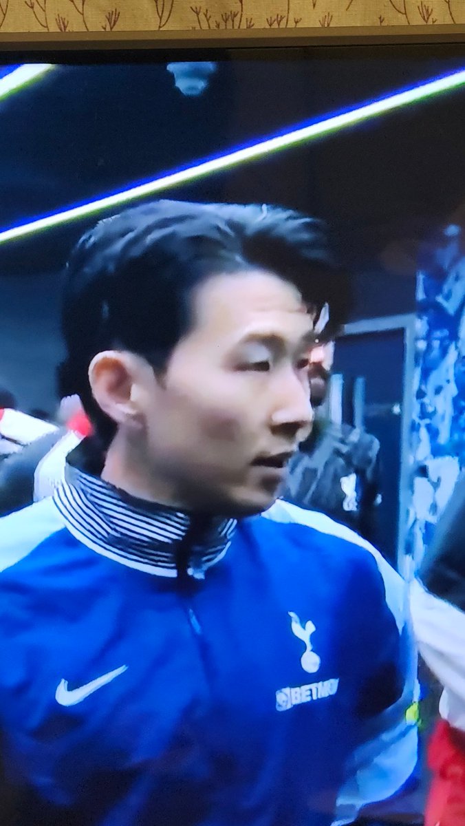 winnieso317's tweet photo. Kick off
good luck captain
#SonHeungMin #sonny7 #son #HMSON #tottenham #spurs #coys #thfc #captain #korean https://t.co/Wp4NmuGcHi