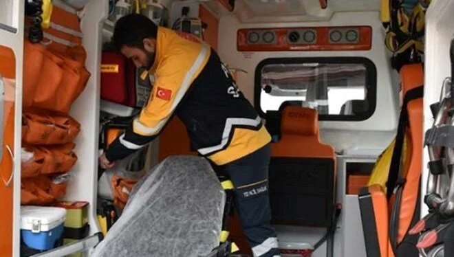 kocaelibask's tweet photo. Yaşam ile ölüm arasında çok ince bir çizgide 85 milyon yurttaşımızın canının emanet edildiği acil sağlık hizmetlerinin kaliteli sunumunda; ağır ve kötü çalışma koşullarına rağmen büyük bir özveriyle, azimle, sabırla görev yapan 22 Aralık paramedikler günü kutlu olsun.. https://t.co/BXF7FYm8ol