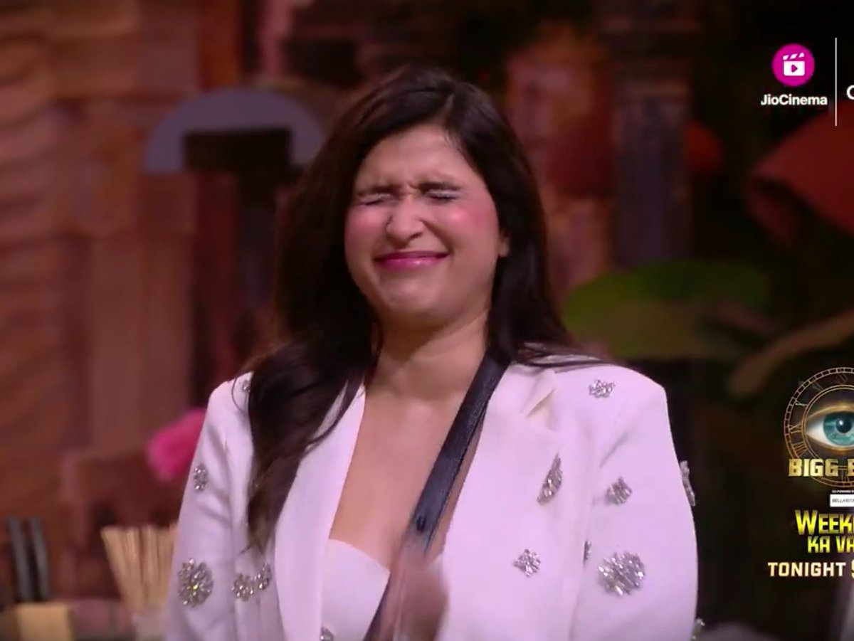 debadyita9123's tweet photo. Let's welcome BIGGBOSS K DOST โค๏ธ
Ant the popular cute ship #BBNara
Good to see MANNA at BB's house after so long ๐ซถ๐ป
Our Expression Queen ๐
Christmas Girl๐
#MannaraChopra #MannarasTribe
#BiggBoss18 #bb18 #bb17 https://t.co/W3Oq10oIiw