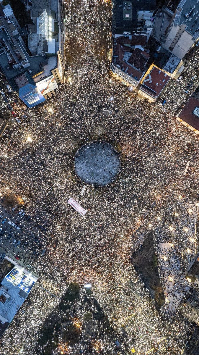 MiikiAleksic's tweet photo. Veličanstveno ❤️
Evo slikali ljudi za @avucic da prebrojiš "strane plaćenike"‼️ https://t.co/wPIJ83pVEQ