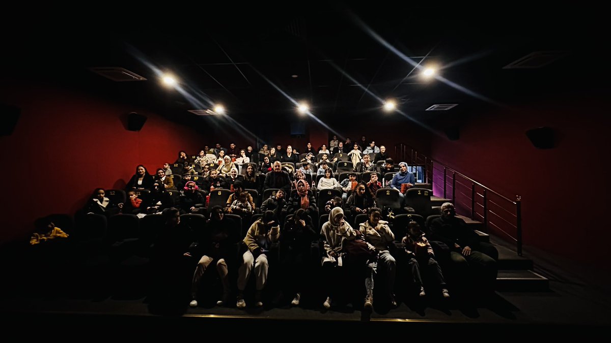 sirnakash's tweet photo. Bugün sinema günüydü. 🎥

Kurumlarımızdan hizmet alan kardeşlerimiz ve büyüklerimizle birlikte film izlemek için bir araya geldik.

@tcailesosyal 
@skaya1970k https://t.co/FTBYlGqpBs