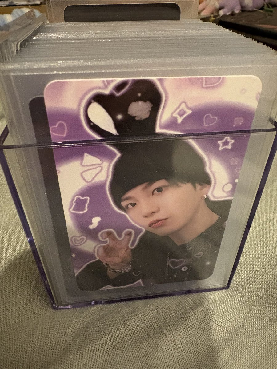 aetersolis's tweet image. i have so many ateez photocards that i can’t keep bc of storage someone pls take them off my hands