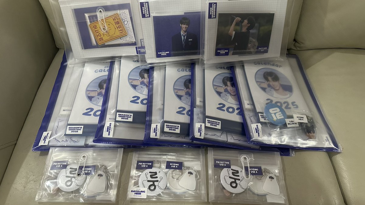 TWSHK247's tweet photo. Received @dazzheir0130 Dohoon 2024Lookbook and 2015 SC, all is amazing photos, I love it 💞💞 https://t.co/i4lYK7PbYm