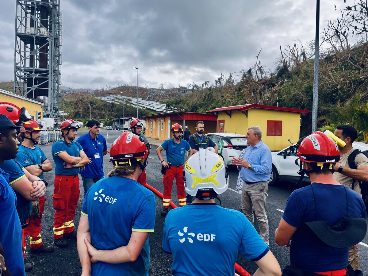 Jour 4 - Le préfet de Mayotte s’est déplacé sur notre future base-vie de Longoni pour soutenir notre mobilisation qui monte en puissance. Merci de ses mots forts <a href="/Prefet976/">Préfet de Mayotte</a> ! Rendez-vous demain pour le D-Day ! ⭐️
#ChidoMayotte #Mayotte ⬆️❤️