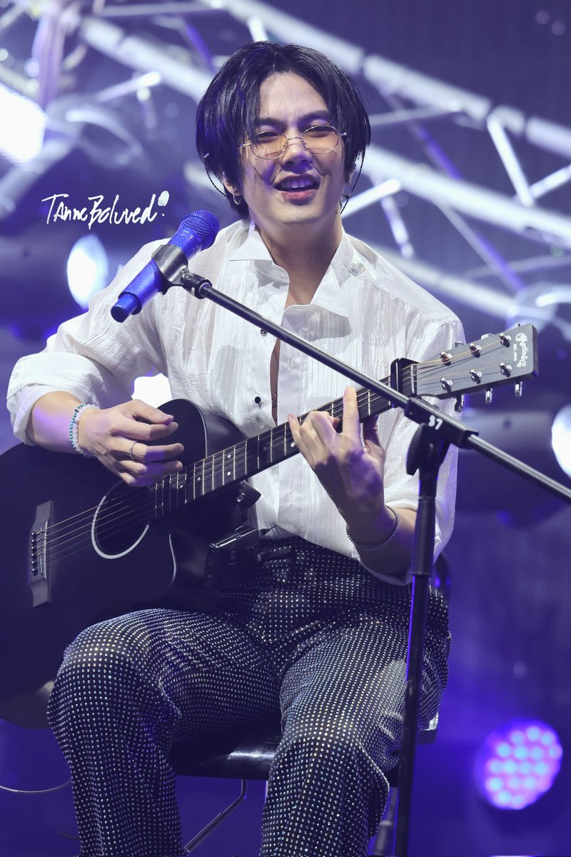 TAnneBeLuved's tweet photo. A handsome balladeer 💙🤩

BUILD SHINE ON STAGE
#CanYouGleamTonight
#BuildJakapan
#TheGleamConcert
@JakeB4rever https://t.co/HRr7kZY3tI