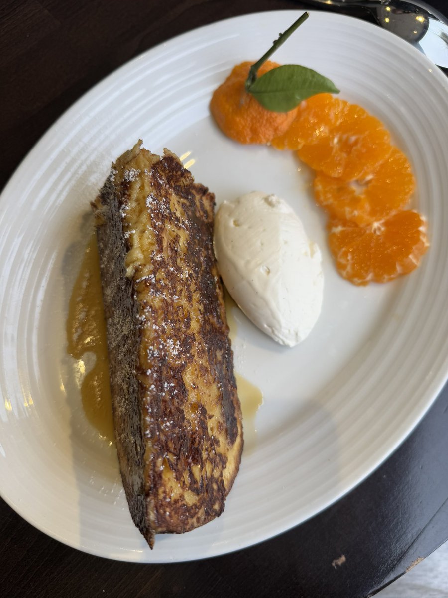 eatinglasvegas's tweet photo. When life gives you panettone, make panettone French toast.
#1228Main 🍞🇫🇷
#SundayMorning #breakfast #DTLV https://t.co/v4fAtMwXEv