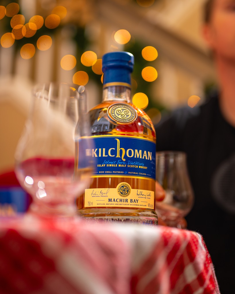 Nothing wraps up the holiday vibes quite like cracking open a bottle of @kilchomanwhisky !

The perfect blend of warmth and flavor that wraps you in cozy memories.