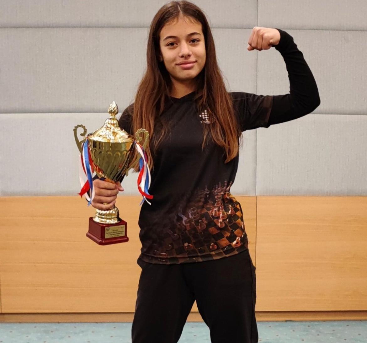 Söz veriyoruz, adalet mücadelenizden dönmeyeceğiz!

Şampiyonlar ölmez, adalet asla susmaz!

#halledeceyik
#selinkarakaya
#şampiyonmelekler
#isiasolasıkast 
#isiasortakdavamız