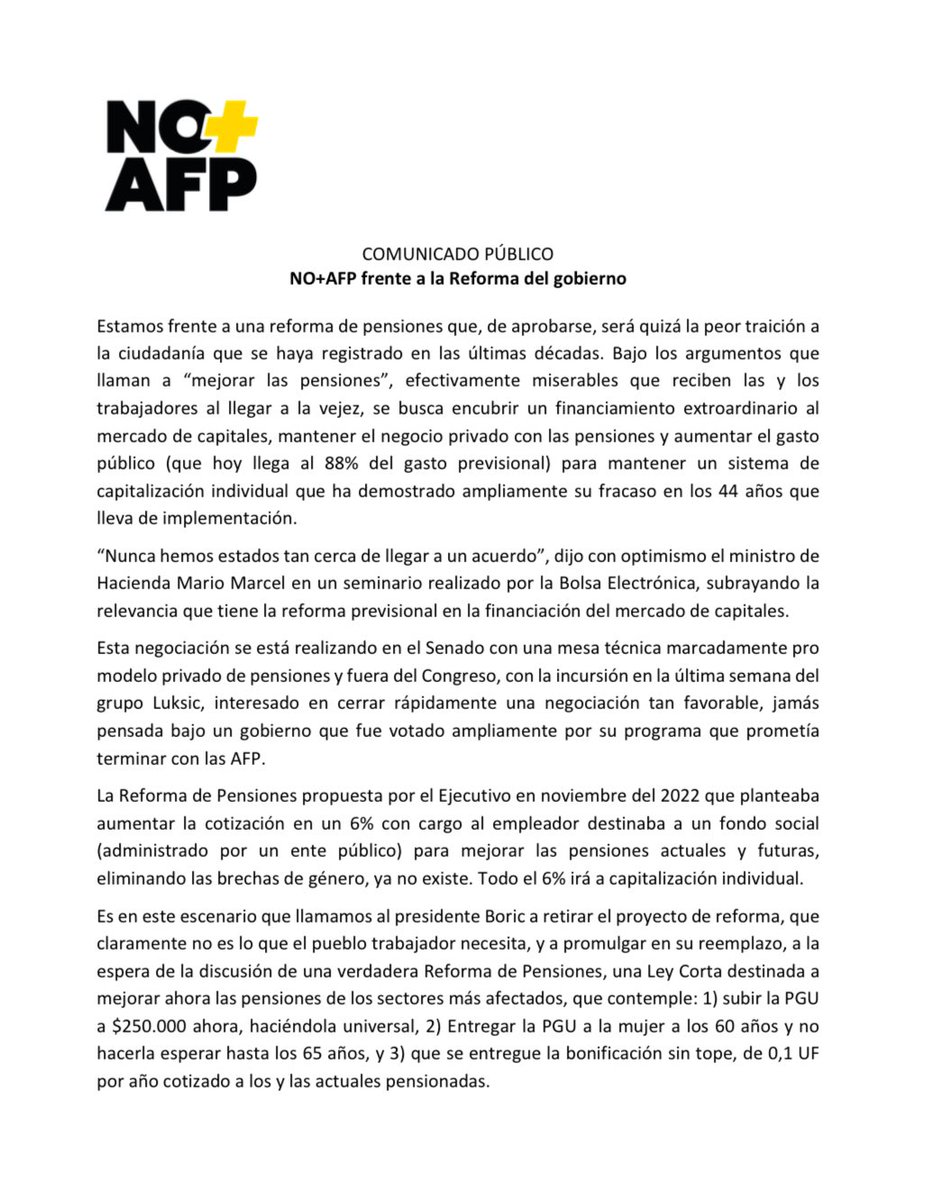 CNT_NOmasAFP's tweet photo. En Conferencia de prensa, #NOmasAFP junto a la @confedeprus, @ComisionChilena de DDHH, dirigentes de Fenats y de pobladores, llama al presidente @GabrielBoric a retirar proyecto de Reforma de Pensiones que, tal como ha trascendido, terminará consolidando a las AFP con su estafa a lxs trabajadorxs del país.

La propuesta es que se impulse una Ley Corta que mejore ahora las pensiones de las y los pensionados, con PGU universal de $250 mil; que se entregue a las mujeres a partir de los 60 años y el aumento de las pensiones aplicando 0,1UF por año cotizado sin tope.

El llamado a la ciudadanía es a estar alerta y rechazar este engaño y retomar la movilización social, organizando en todo el país una gran marcha por los derechos sociales olvidados para el mes de marzo.

#NiUnPesoMasAlasAFP 
#PGUmujeralos60
#SeguridadSocialParaChile