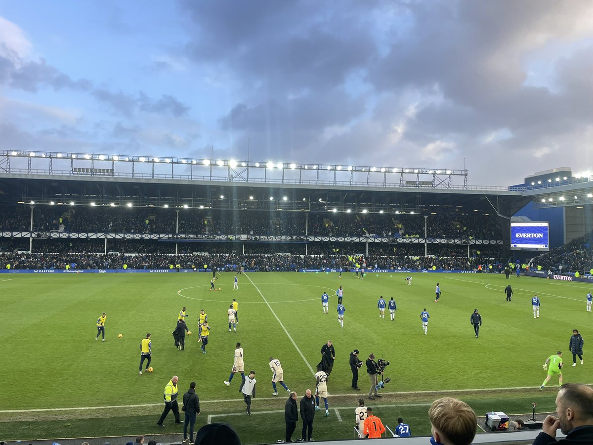 Up the Toffees 💙
Could have won that today if the decisions the ref made had been correct.
Who books someone for time wasting then blows the whistle. What a tool