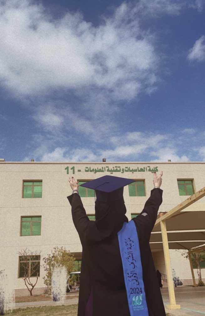 nada9dosh's tweet photo. "بفضل الله وتوفيقه، أتممت رحلتي الجامعية في تخصص الذكاء الاصطناعي بمرتبة الشرف الأولى! الحمد لله دائمًا وأبدًا." https://t.co/hJSxPINdnL