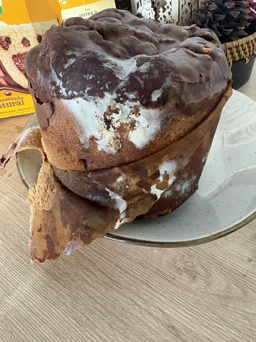 _Nathansaao's tweet photo. @Bauducco qual o posicionamento quanto a mensagem sobre o chocotone mofado? https://t.co/RnGIMnW5Wt