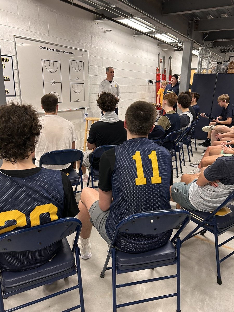 OxWildcatsHoops's tweet photo. Thank you Dusty Mysen for talking to our kids today! He is as courageous and mentally tough as anyone. His message about dealing with life’s challenges was inspiring for our kids! #OxfordHoops https://t.co/O5H0PGWpFD
