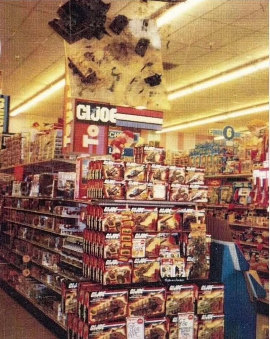 SerpentorsLairX's tweet photo. #Very80sChristmas #Christmas #80sKids #Nostalgia https://t.co/I9Yj4M7WDc