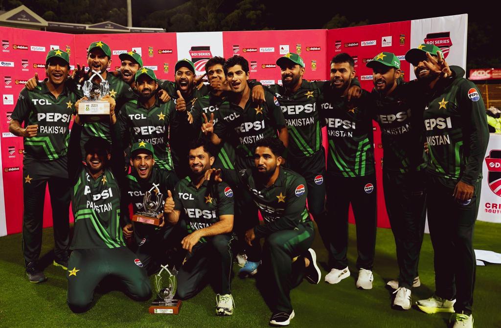 hammadshah21's tweet photo. #PAKvsSA
Congratulations pak team on tremendous victory over South Africa  3-0 clean sweep https://t.co/5cP0tsERRt