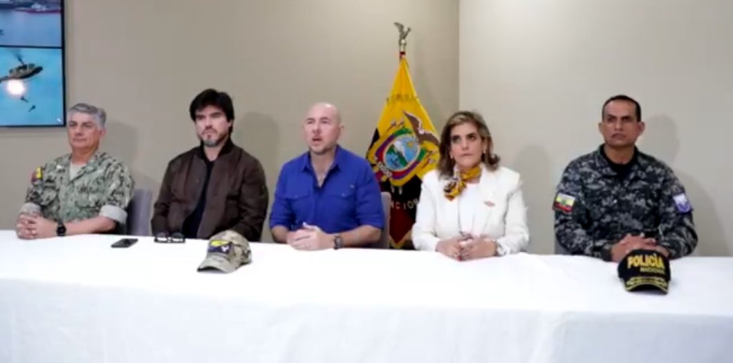 ¡Cobardes e ineptos!

Las marionetas leen un comunicado vacuo y no aceptan preguntas. Hay Pdte?

Después del tiempo transcurrido no informan, no explican, ni presentan resultados del crimen.

Es insoportable, Ecuador no merece funcionarios que ocultan la verdad.