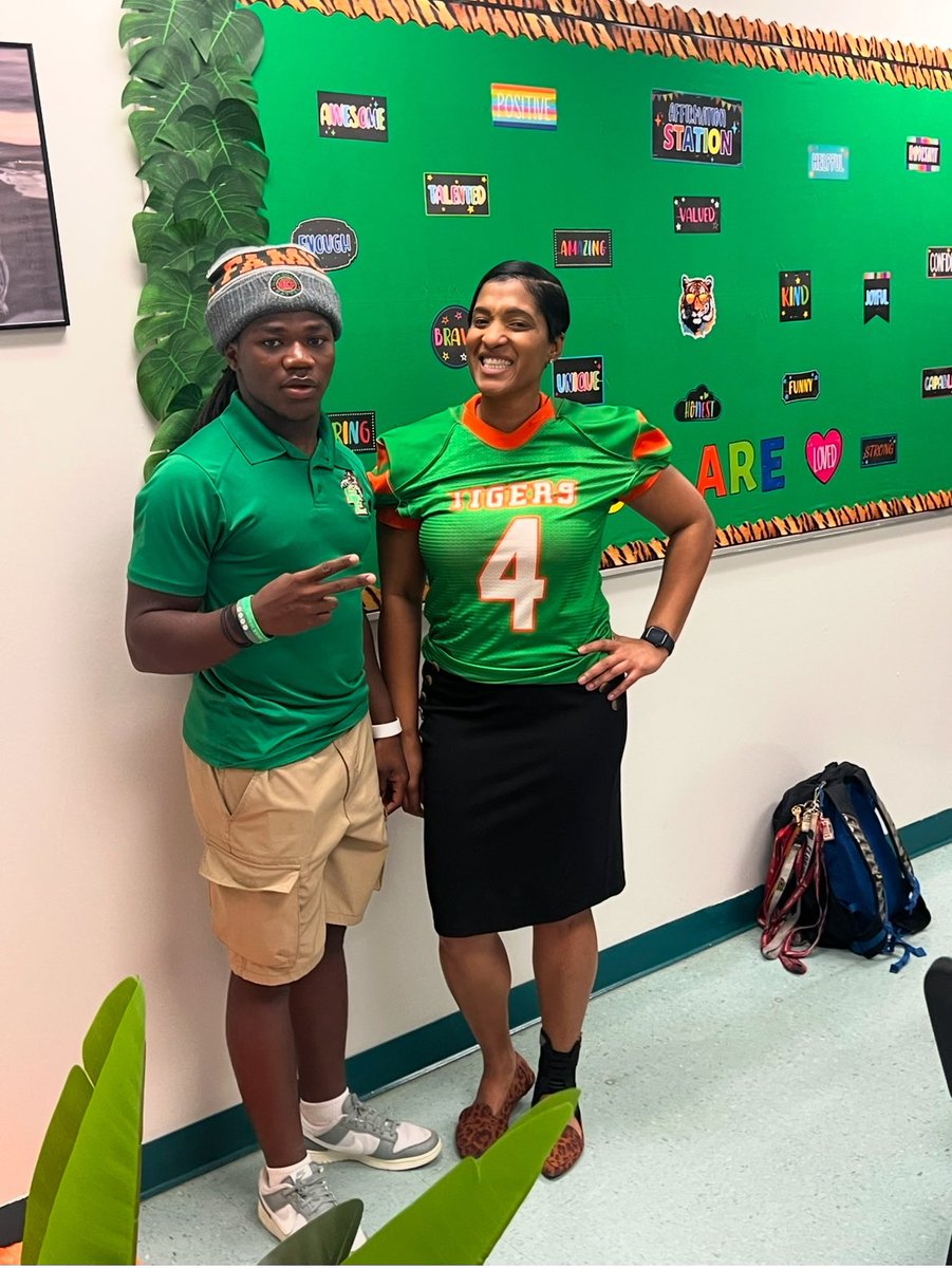 Shenee Rowe (@ap_rowe) on Twitter photo Congratulations to Shawn <a href="/chubb_2x/">SHAWN J PASCHALL JR</a> for being the 2024 Dade vs Miami MVP. I am so so proud. The world is yours to conquer π§‘π. Congratulations to Shawn <a href="/chubb_2x/">SHAWN J PASCHALL JR</a> for being the 2024 Dade vs Miami MVP. I am so so proud. The world is yours to conquer π§‘π.