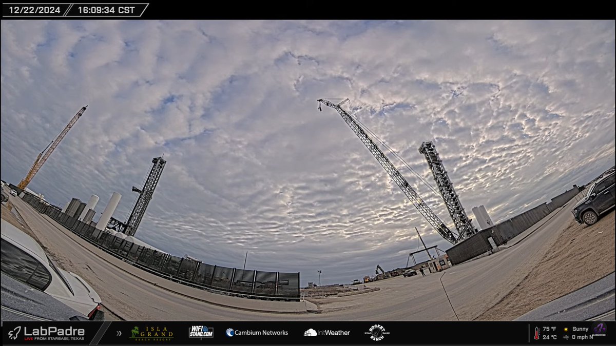 VickiCocks15's tweet photo. This is going to be such a great spot to watch the installation process from! @LabPadre Members only camera...can't think of a better reason to join the Lab community! #VRCam #VRViX https://t.co/fXlZt3FvOE