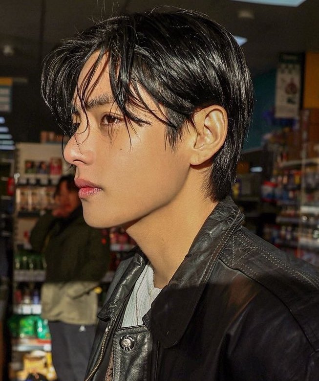 Taehyungimpact's tweet photo. night mode 🌑                    day mode ☀️ https://t.co/VGYhx95pjk