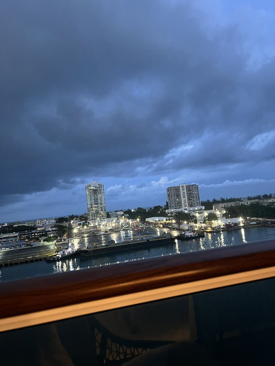DarylHouseChef's tweet photo. Thank you sigma chi for paying for my annual cruise #carnivalcruiseline https://t.co/5IR2vj7qzu
