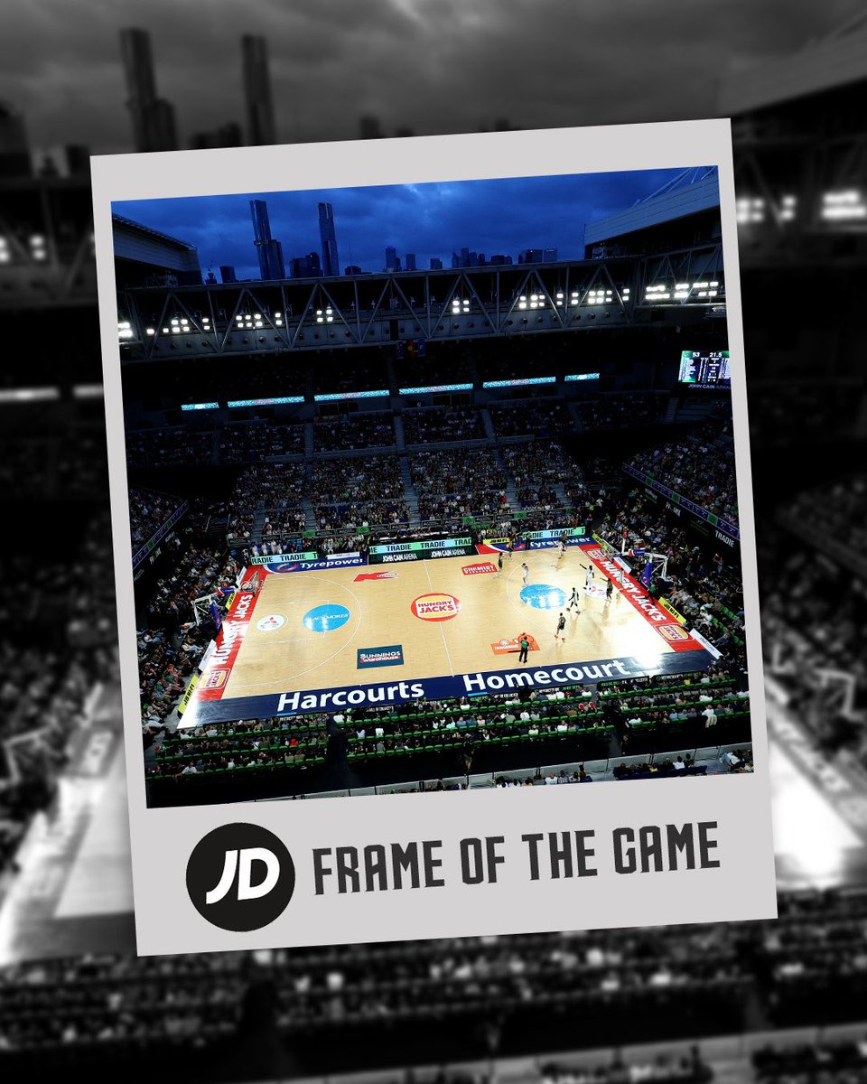SEMelbPhoenix's tweet photo. We’re still not over Saturday night’s open roof game! Look at the clear sky and Melbourne! 😍🌌

📸 @joshchadwick011 

Our JD Sports Frame of the Game from our Christmas Spectacular! https://t.co/HbBM6E3TwF