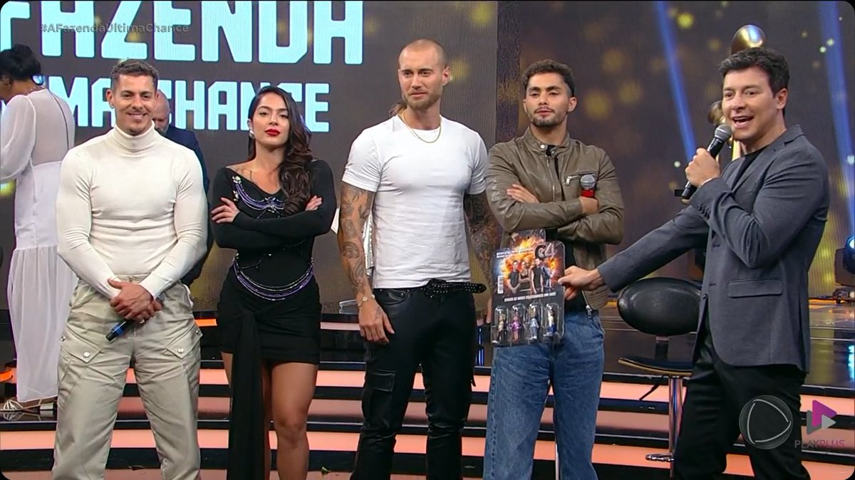 centralreality's tweet image. O Gui ganhou bonecos do G4 de presente! #AFazendaÚltimaChance