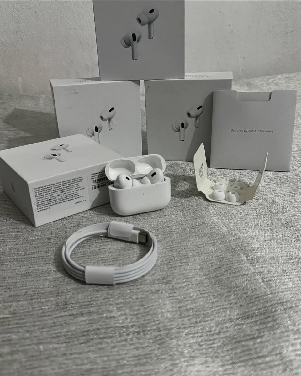 RBbusiness243's tweet photo. Produit tel qu’il est en image 🎉

•Faites passer votre son au niveau supérieur avec AIRPODS Pro2! Le nouveau connecteur Type-C garantit la commodité de charger où que vous soyez. Plongez dans un monde de son pur et profond qui s'adapte à votre environnement.
#TypeC 
0855226310 https://t.co/SbllxLnoJW