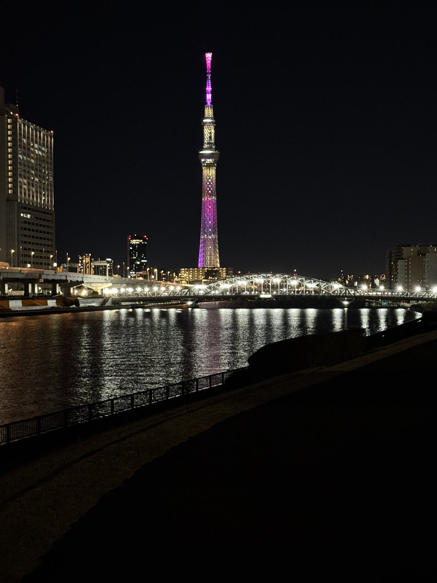 archihiro1970's tweet photo. 昨晩荒川区の汐入で見たスカイツリー、冬は綺麗ですね。 https://t.co/ygHfnpuC4d
