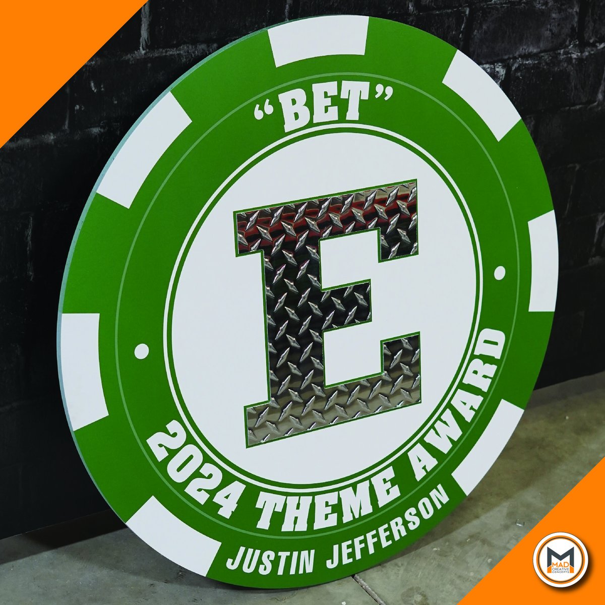 Check out this custom award we created for Eastern Michigan! 🏆✨ A perfect blend of craftsmanship and tradition to celebrate excellence on and off the field. Congrats Justin!! 💚🏈 #EMU #CustomAwards #TeamSpirit