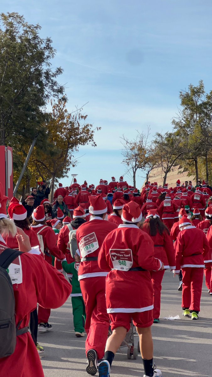 Avui primera Cursa del Pare Noel a Barcelona! 🎅🏻💫