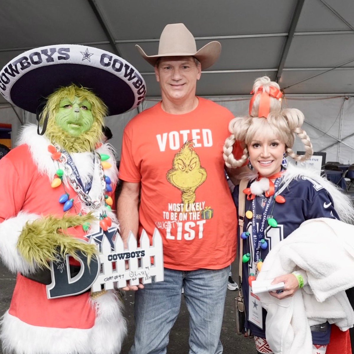 StarSportsTours's tweet photo. Merry GRINCHMAS from Jay Novacek at Star Sports
#TBvsDAL
#DallasCowboys #OnlyWithSST #CowboysTravel #CowboysNation #WeDemBoyz #meetandgreet
#pregame #tailgate #gameday #legends #grinch https://t.co/slOG9CQ6wj