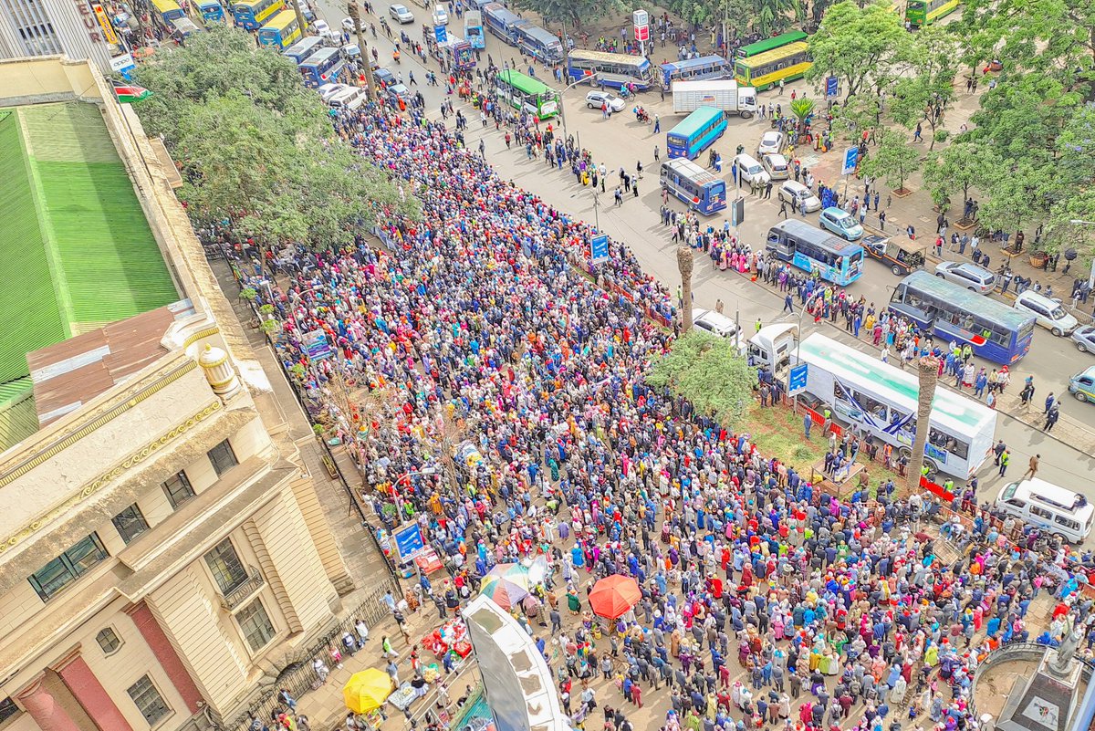Prophet_DrOwuor's tweet photo. On this 22nd day of December 2024, a historic moment unfolded in the landscape of the church. The Bride of CHRIST poured into the streets of every major city in Kenya, celebrating:

1. THE GREATEST VISITATION of the GOD HEAD in HIS THICK DARK CLOUD. 

2. The opening of heaven 7 times in this year, 2024. 

This is Nairobi...
#PrepareTheWay, The Messiah is coming 🔥
#THEGODHEADVISITATION