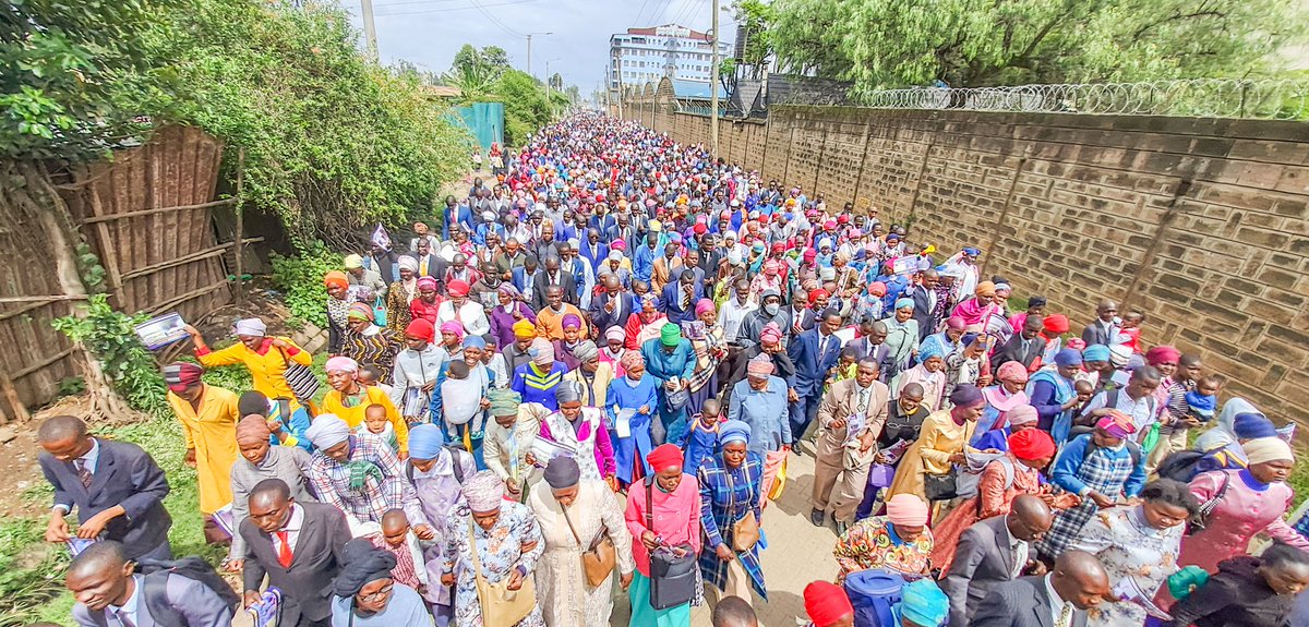 Prophet_DrOwuor's tweet photo. On this 22nd day of December 2024, a historic moment unfolded in the landscape of the church. The Bride of CHRIST poured into the streets of every major city in Kenya, celebrating:

1. THE GREATEST VISITATION of the GOD HEAD in HIS THICK DARK CLOUD. 

2. The opening of heaven 7 times in this year, 2024. 

This is Nairobi...
#PrepareTheWay, The Messiah is coming 🔥
#THEGODHEADVISITATION