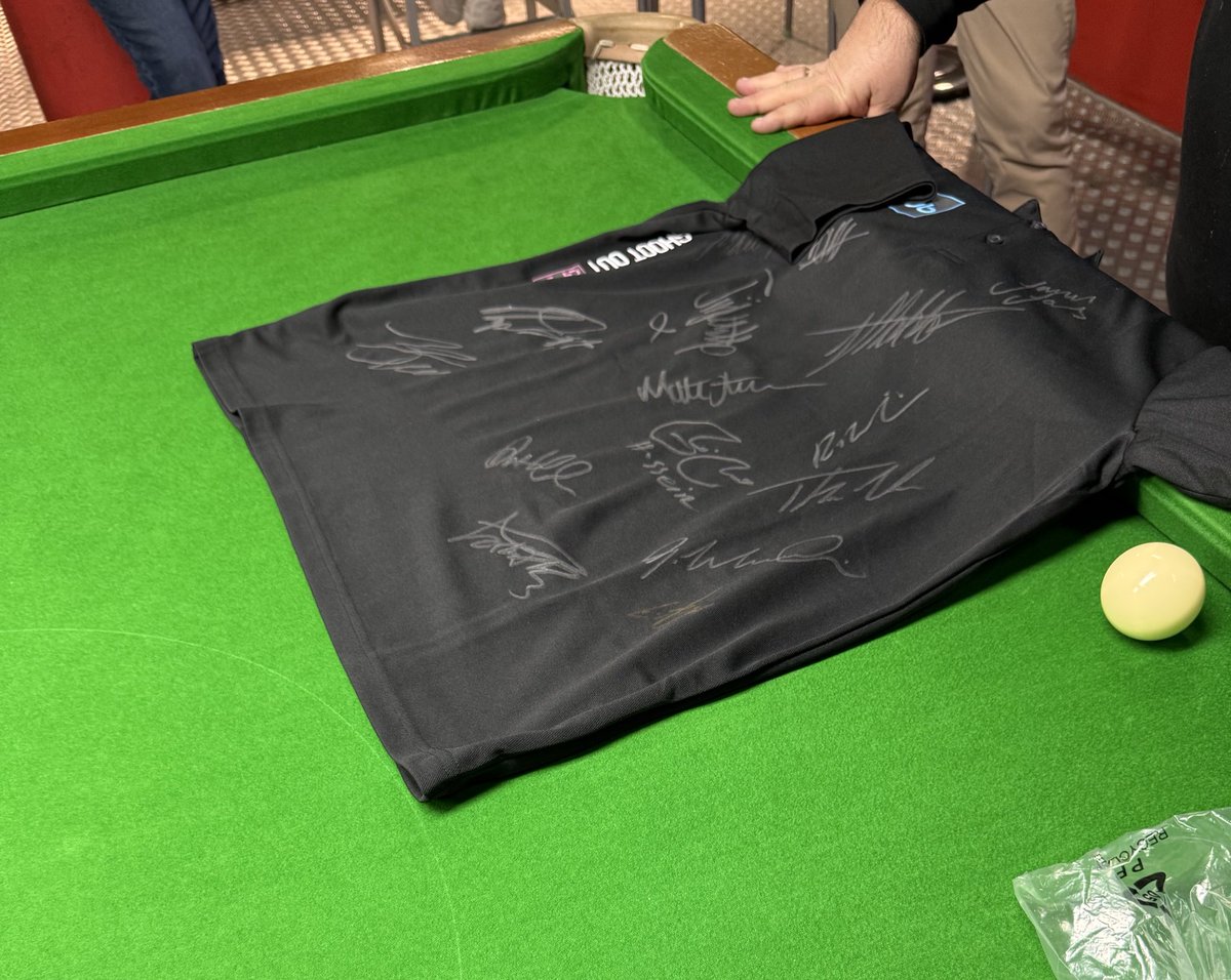 Mula Snooker & Pool Club (@snookermula) on Twitter photo Nuestro querido amigo <a href="/Gesaleico/">Andrés Lag</a> nos honró con su presencia y nos presentó el polo oficial del shoot out firmado por árbitros y jugadores profesionales y los guantes del gran <a href="/bhw147/">Ben Williams🇺🇦</a> (enviados por el propio Ben) que serán subastados o sorteados por el club Valencia Snooker. Nuestro querido amigo <a href="/Gesaleico/">Andrés Lag</a> nos honró con su presencia y nos presentó el polo oficial del shoot out firmado por árbitros y jugadores profesionales y los guantes del gran <a href="/bhw147/">Ben Williams🇺🇦</a> (enviados por el propio Ben) que serán subastados o sorteados por el club Valencia Snooker.