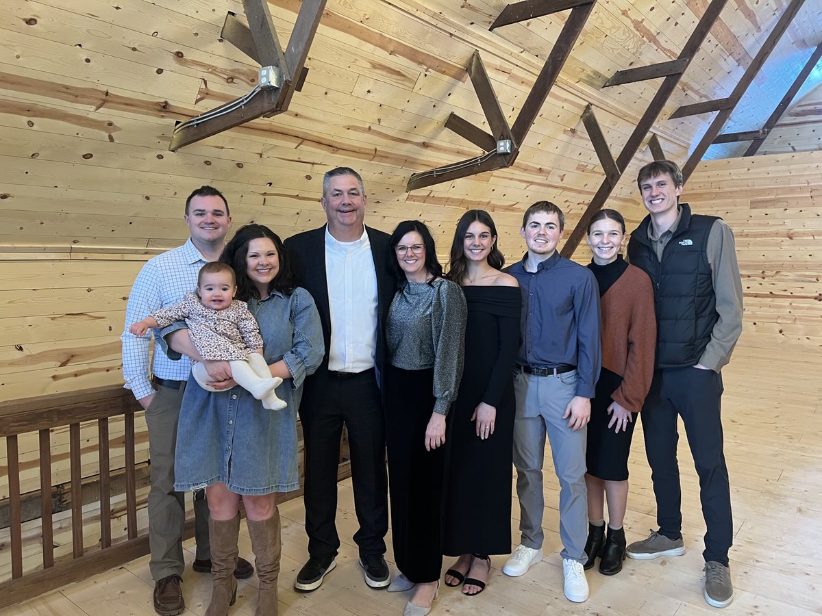 brad_vis's tweet image. Merry Christmas from the Vis family!