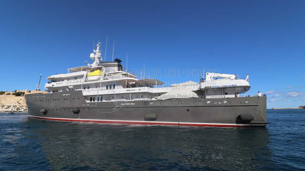 Shipguru's tweet photo. #frenchbuilt #expeditionyacht #YERSIN #entering #dockyardcreek going #astern bound to #moor at #GrandHarbourMarina (#GHM), #Malta - 22.12.2024 - https://t.co/nfgboxcB5B - NO PHOTOS can be used or manipulated without our permission @VisitMalta @worldshipsoc @Rich_Ships https://t.co/OyuHZgxMBc