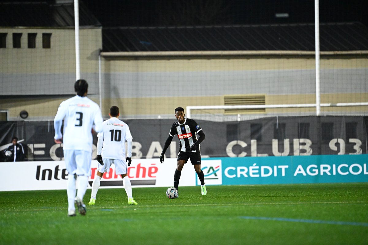 AngersSCO's tweet photo. ⏱ 79’

Les Noir&amp;Blanc gèrent leur avance en contenant parfaitement les offensives adverses 💪

#FC93SCO | [0️⃣ - 1⃣] https://t.co/U1ftuLSDy7
