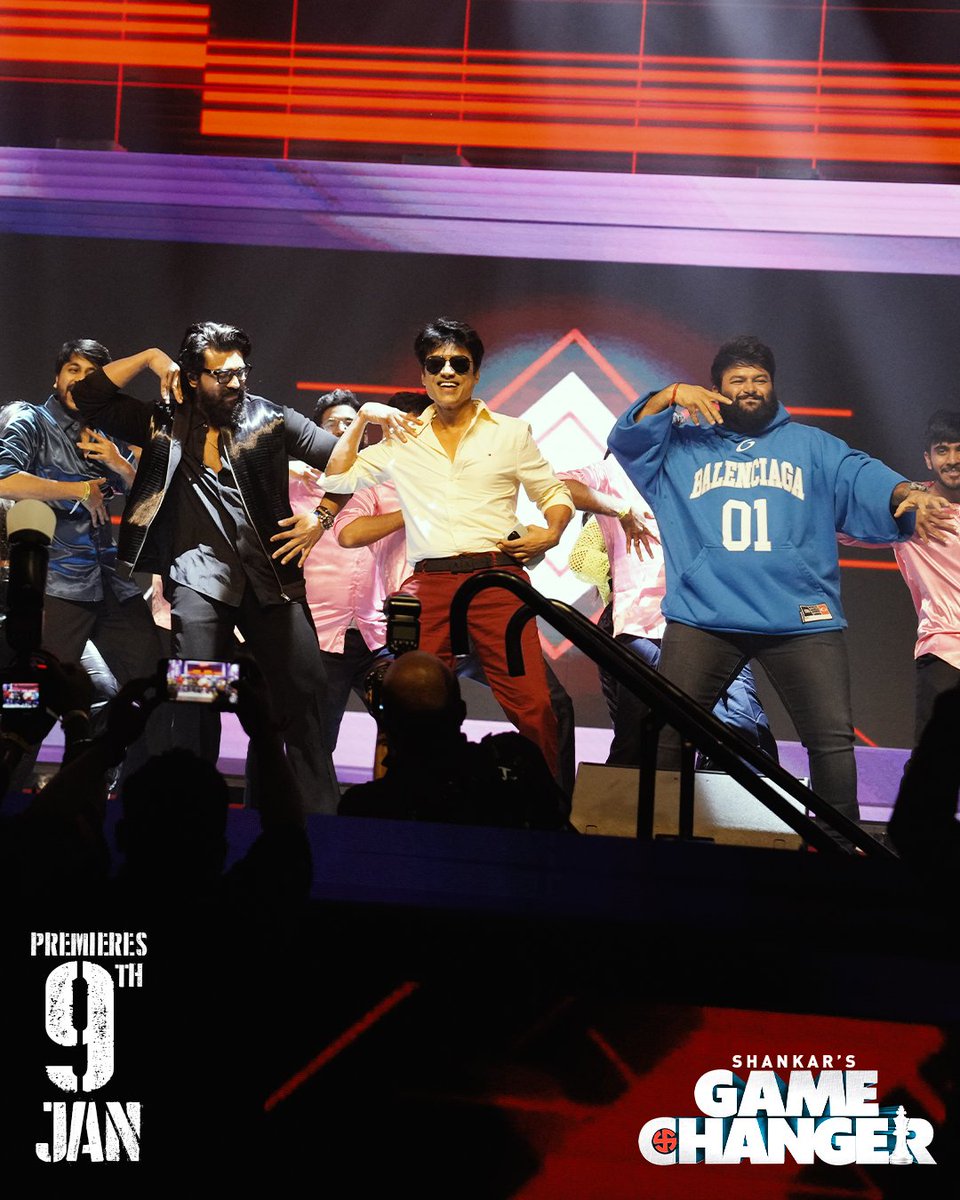 Extravagant. Splendour and utter magnificence! 🔥

Team #GameChanger turned Dallas’s evening into the most happening night with #GameChangerGlobalEvent✨

▶️ bit.ly/3P9xQBA

#GamechangerOnJAN10 🚁

Global Star <a href="/AlwaysRamCharan/">Ram Charan</a> <a href="/shankarshanmugh/">Shankar Shanmugham</a> <a href="/advani_kiara/">Kiara Advani</a> <a href="/yoursanjali/">Anjali</a>