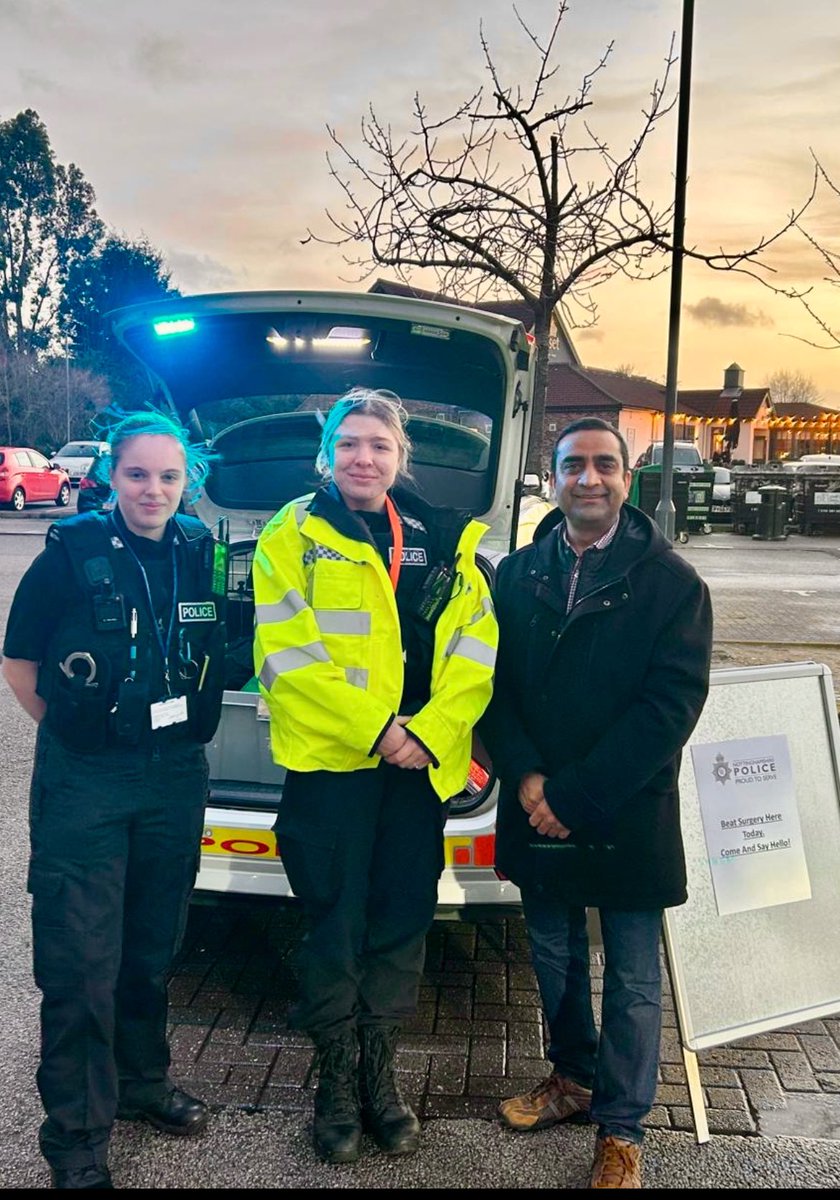 HariOm_UK's tweet photo. Earlier today, I attended WestBridgfordPolice
Team’s Beat Surgery at Compton Acres Shopping Centre and welcomed their newest police officers; PC Liv Wightman and PC Saff McDonald.
I discussed local community concerns with them.
#rushcliffe #comptonacres @nottspolice #Police https://t.co/XV7qWNh1ni