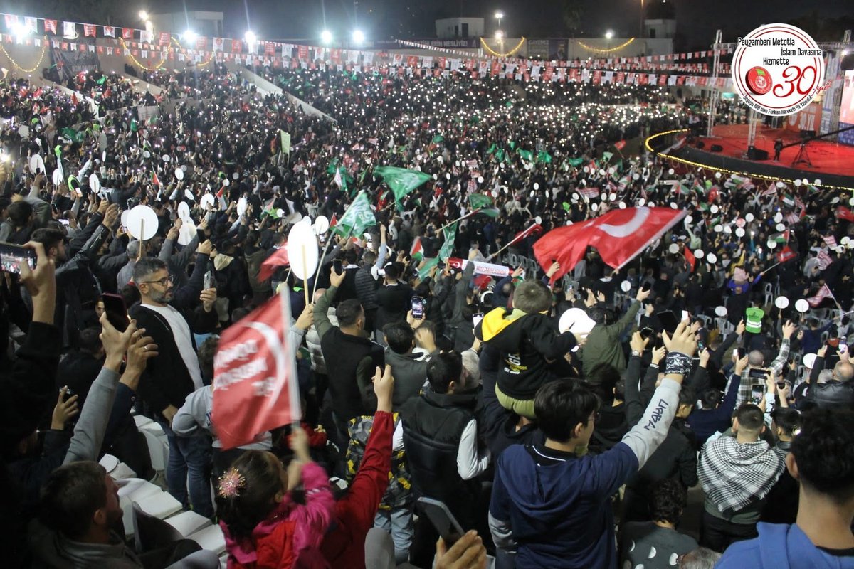 Bu hareket dünyaya yayılacak ınşallah.
Iftiralariniz buna engel olamayacak
Güneş balçıkla sıvanmaz .

Onurumuzsun AlparslanHocam